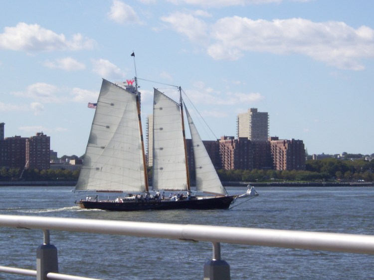 Hudson sailing By : Gabriela Yareliz